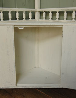 今日からコーナーが主役になる可愛いアンティーク コーナー キャビネット