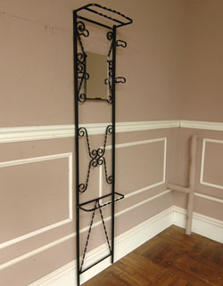 ミラーに傘、帽子・・・実用性たっぷり！小さめ玄関にもおすすめアンティーク