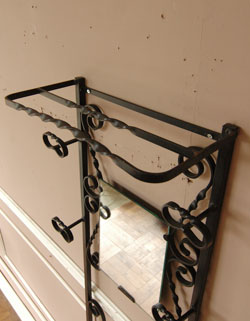 ミラーに傘、帽子・・・実用性たっぷり！小さめ玄関にもおすすめアンティーク