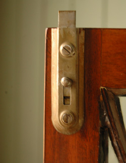 私のお家がギャラリーに変身！美しいガラスのキャビネット