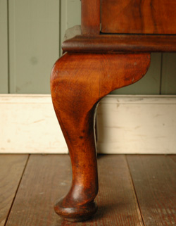 私のお家がギャラリーに変身！美しいガラスのキャビネット