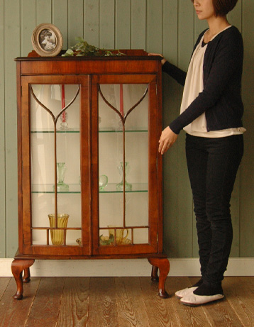 私のお家がギャラリーに変身！美しいガラスのキャビネット