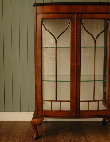 私のお家がギャラリーに変身！美しいガラスのキャビネット