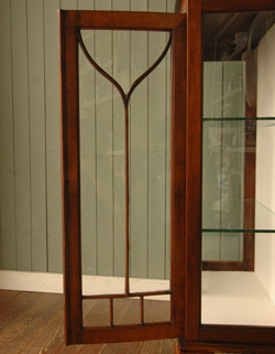 私のお家がギャラリーに変身！美しいガラスのキャビネット