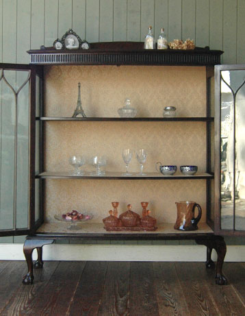 私のお家がギャラリーに変身！美しいガラスのキャビネット