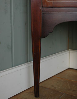 今日からコーナーが主役になる可愛いアンティーク コーナー キャビネット