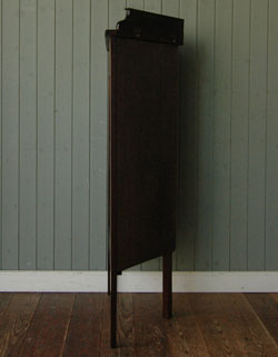 今日からコーナーが主役になる可愛いアンティーク コーナー キャビネット