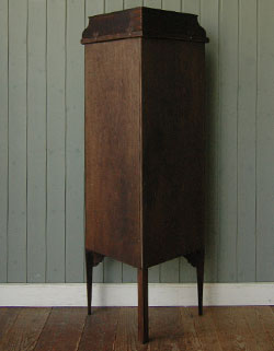 今日からコーナーが主役になる可愛いアンティーク コーナー キャビネット