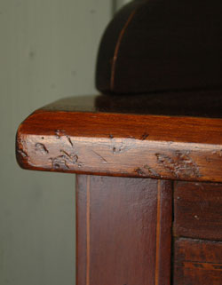 今日からコーナーが主役になる可愛いアンティーク コーナー キャビネット