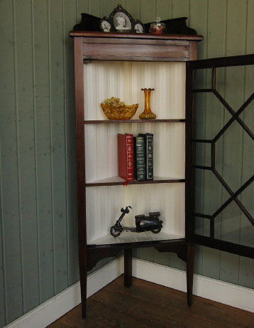 今日からコーナーが主役になる可愛いアンティーク コーナー キャビネット
