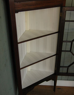 今日からコーナーが主役になる可愛いアンティーク コーナー キャビネット