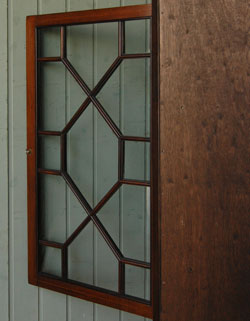 今日からコーナーが主役になる可愛いアンティーク コーナー キャビネット