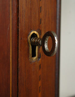 今日からコーナーが主役になる可愛いアンティーク コーナー キャビネット