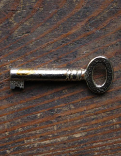 今日からコーナーが主役になる可愛いアンティーク コーナー キャビネット