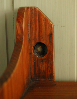 落ち着いた美しい雰囲気が魅力的
壁を彩るアンティーク ウォールキャビネット