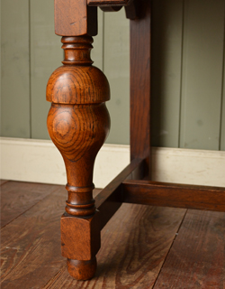 落ち着いた華やかさが美しい収納力抜群なアンティーク サイドボード