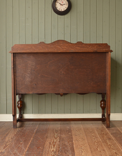 落ち着いた華やかさが美しい収納力抜群なアンティーク サイドボード