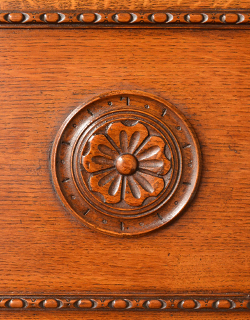 落ち着いた華やかさが美しい収納力抜群なアンティーク サイドボード