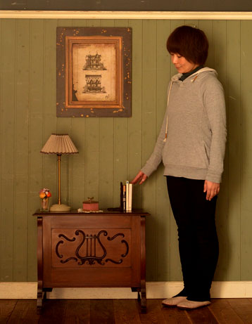 k-680-f アンティークカップボードのサイズ