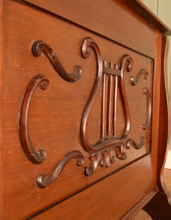 k-680-f アンティークカップボードのアップ