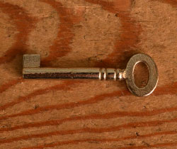 k-680-f アンティークカップボードの鍵