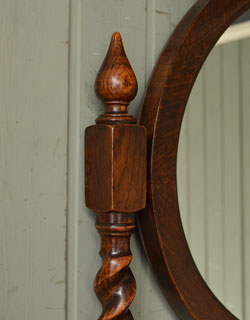 エレガントなツイストデザインとマッチした装飾です。(k-709-f) k-709-f アンティークドレッシングチェストの装飾1