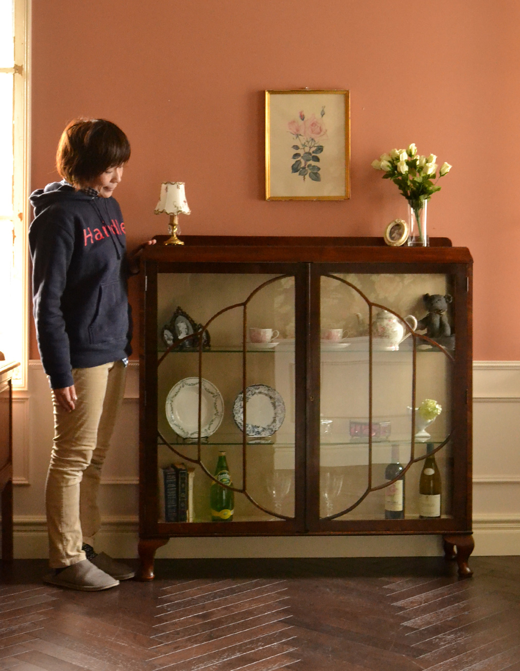 k-745-f アンティークガラスキャビネットのモデル入り