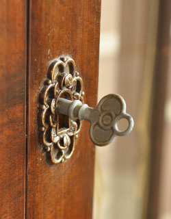 k-748-f アンティークガラスキャビネットの鍵穴