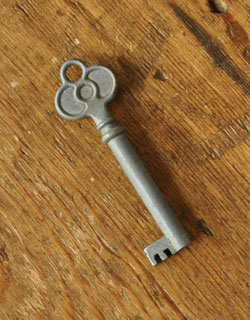 k-748-f アンティークガラスキャビネットの鍵