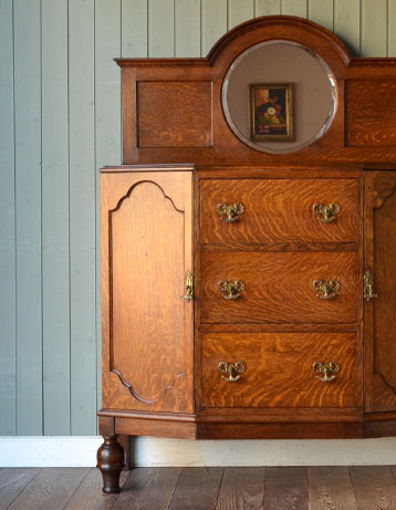 k-786-f アンティークミラー付きサイドボードのアップ