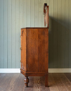 k-786-f アンティークミラー付きサイドボードの横