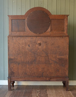 k-786-f アンティークミラー付きサイドボードの後ろ