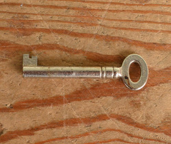 k-787-f アンティークガラスショーケースの鍵