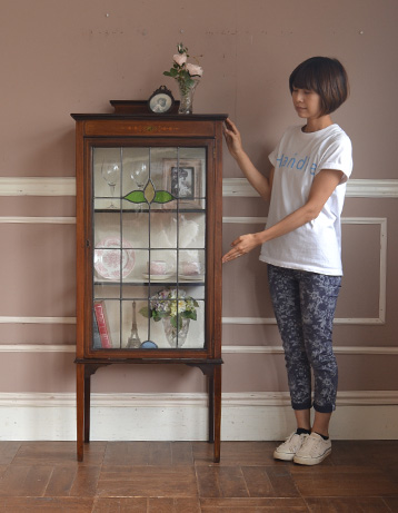 k-789-f アンティークガラスブックケースのモデル入り