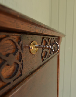 k-795-f アンティークビューローの鍵穴