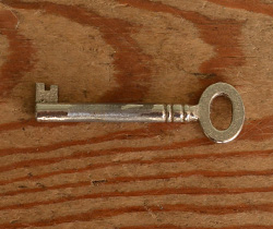 k-795-f アンティークビューローの鍵