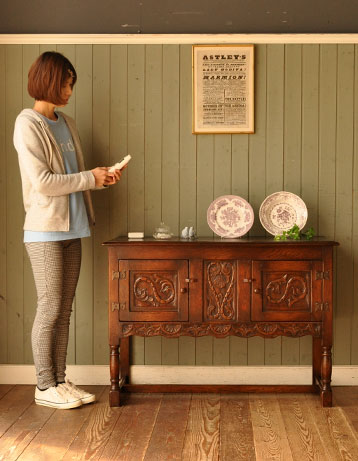 k-817k-f アンティークサイドボードのモデル入り