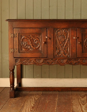 k-817k-f アンティークサイドボードのアップ