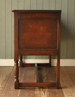 k-817k-f アンティークサイドボードの横