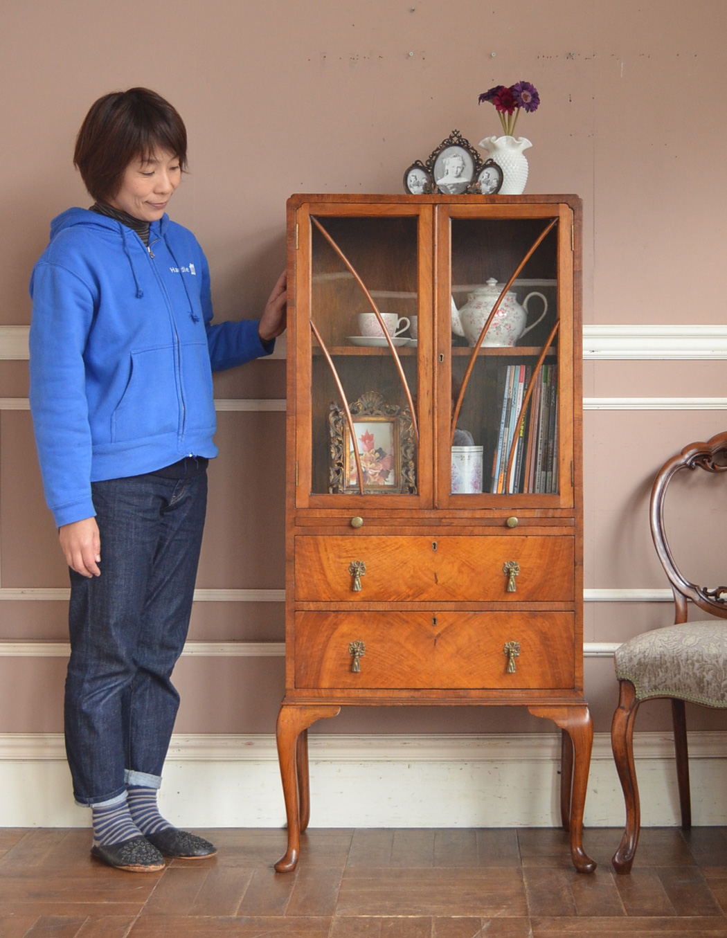 k-826-f アンティークキャビネットのモデル入り