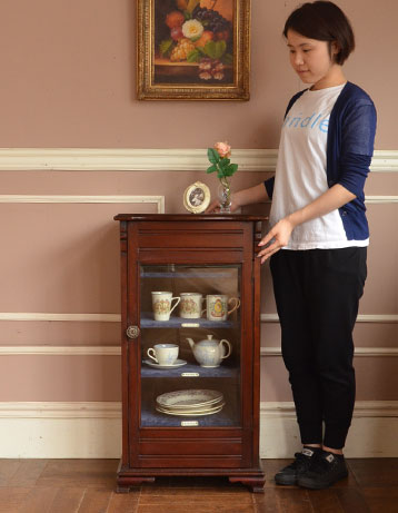 k-829-f アンティークミュージックキャビネットのモデル入り