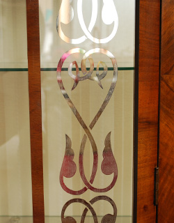 k-860-f アンティークガラスキャビネットの模様