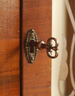 k-860-f アンティークガラスキャビネットの鍵穴