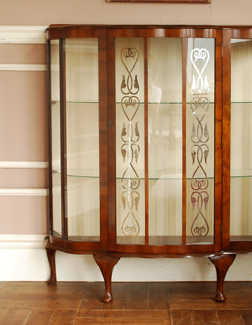 k-860-f アンティークガラスキャビネットのアップ