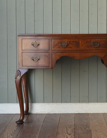 k-867-f アンティークデスクのアップ