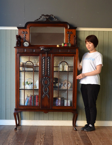k-881-f アンティークパーラーキャビネットのモデル入り