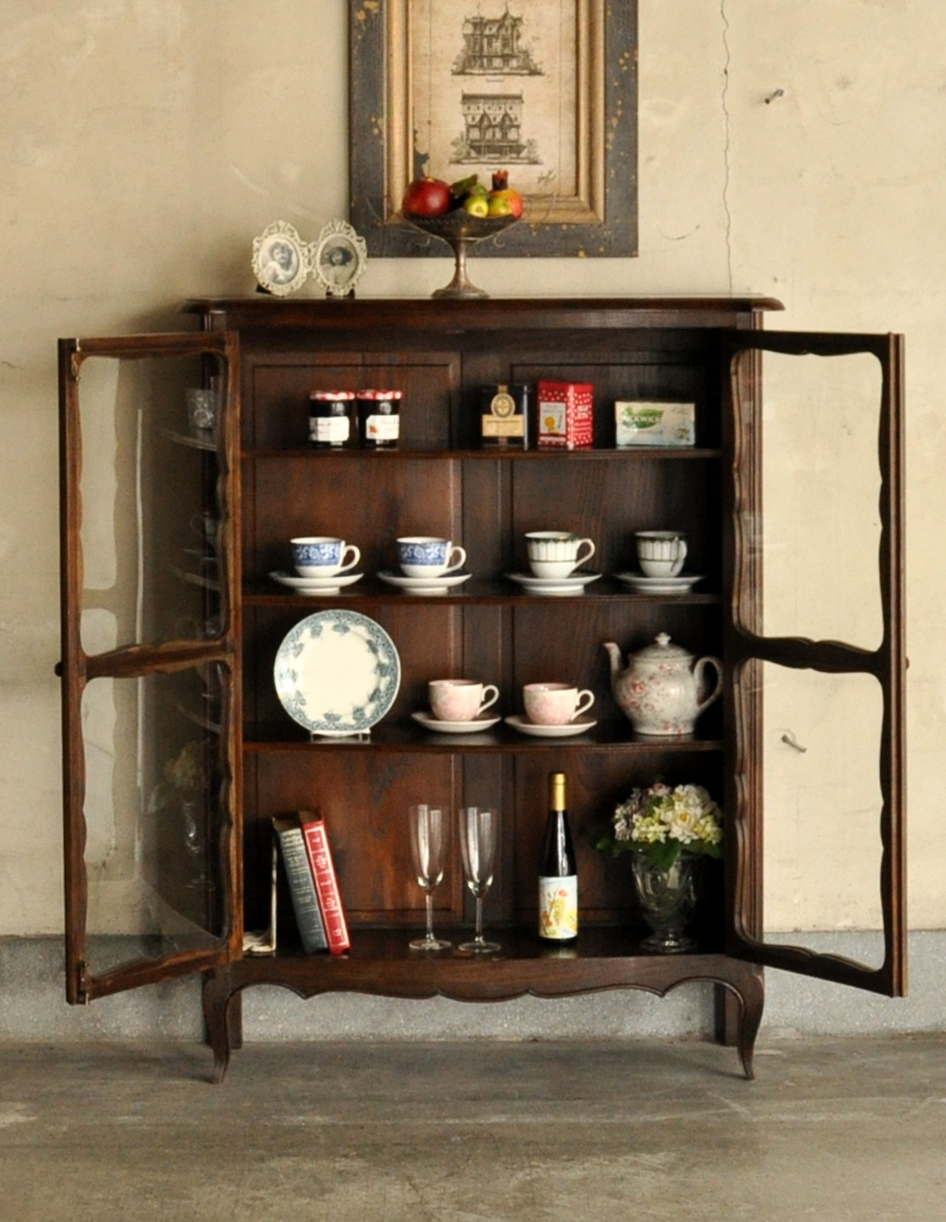 k-928-f アンティークカップボードのオープン時