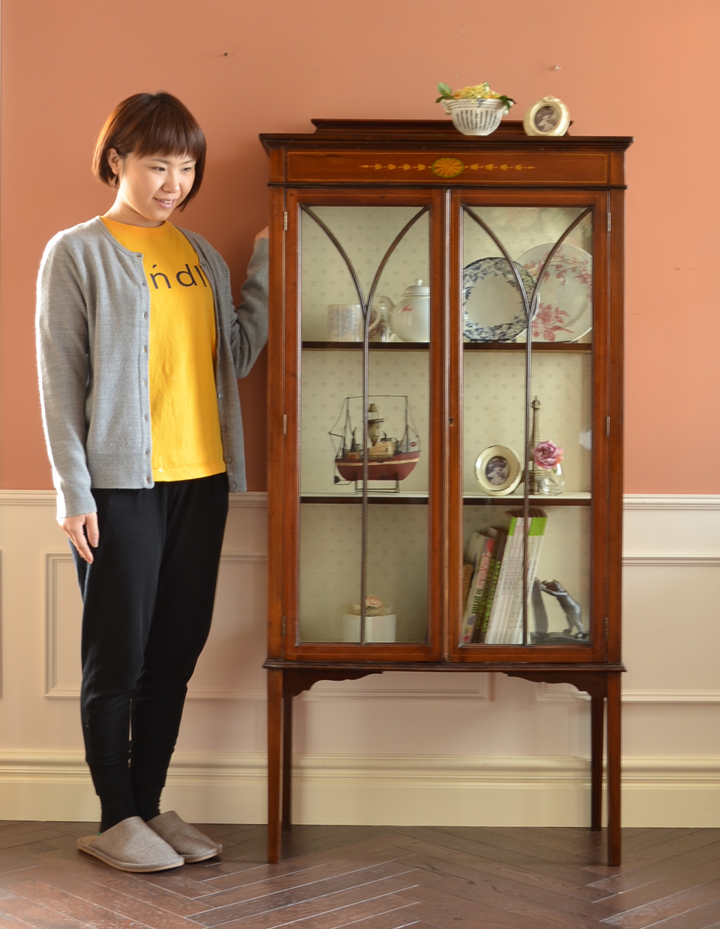 k-951-f アンティークガラスキャビネットのモデル入り