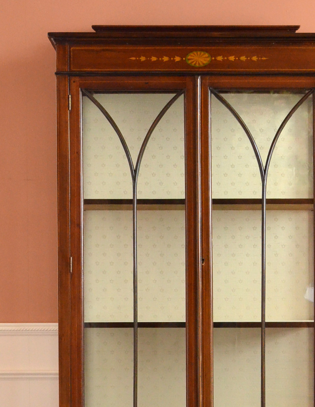 k-951-f アンティークガラスキャビネットのアップ