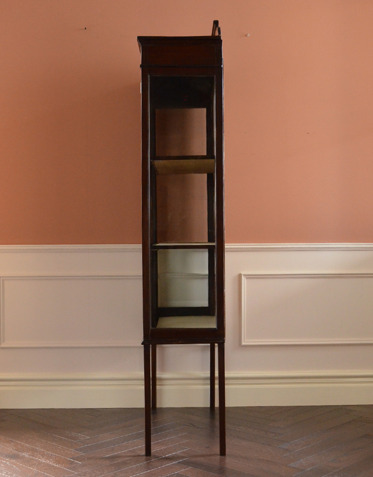 k-951-f アンティークガラスキャビネットの横